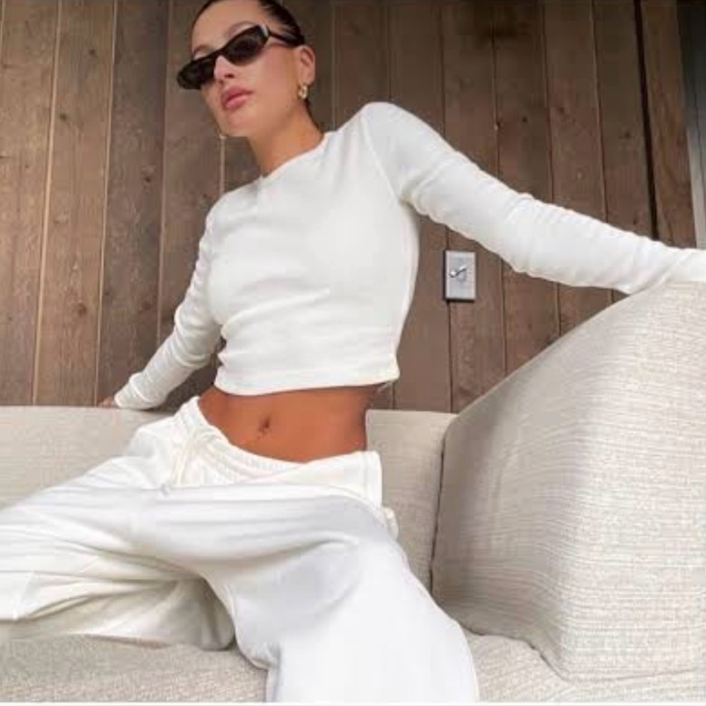 Hailey Bieber Wardrobe.nyc long sleeve tee (off white, small)